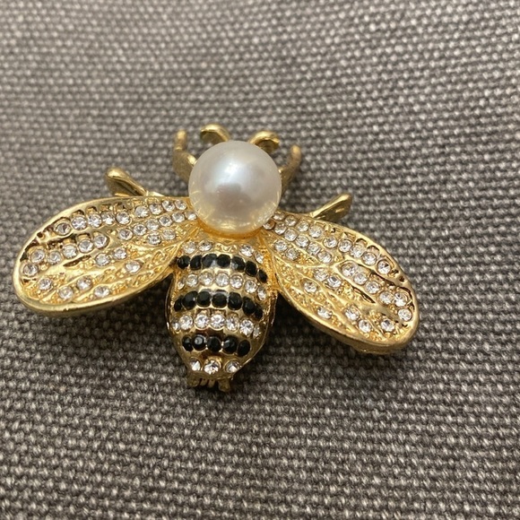 Honey Bee Enamel Pearl Black White Glittery Diamond Wings Bumblebee Brooch - Picture 4 of 6